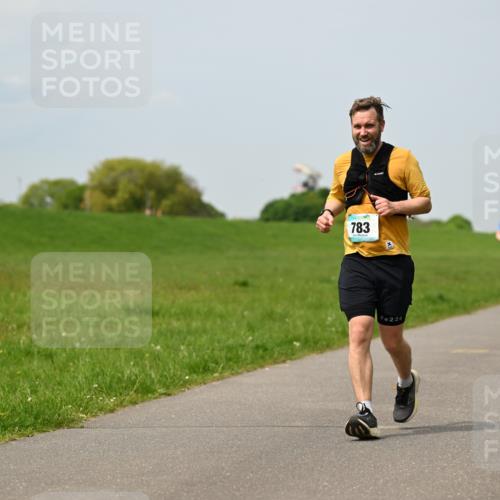 10.05.2026 - 8. Wedeler Halbmarathon Dr. Thomas Lammeyer http://msf.ph/oto/9707477 10.05.2026 11:59:20 Laufen 783, 226 meine-sportfotos.de