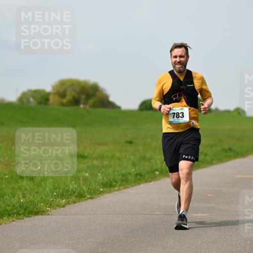 10.05.2026 - 8. Wedeler Halbmarathon Dr. Thomas Lammeyer http://msf.ph/oto/9707482 10.05.2026 11:59:20 Laufen 783, 226 meine-sportfotos.de
