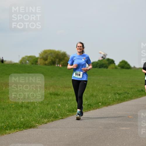 10.05.2026 - 8. Wedeler Halbmarathon Dr. Thomas Lammeyer http://msf.ph/oto/9707531 10.05.2026 11:59:27 Laufen 516, 311 meine-sportfotos.de