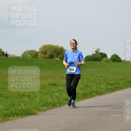 10.05.2026 - 8. Wedeler Halbmarathon Dr. Thomas Lammeyer http://msf.ph/oto/9707533 10.05.2026 11:59:28 Laufen 516, 311 meine-sportfotos.de