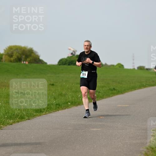 10.05.2026 - 8. Wedeler Halbmarathon Dr. Thomas Lammeyer http://msf.ph/oto/9707540 10.05.2026 11:59:30 Laufen 311 meine-sportfotos.de