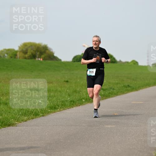 10.05.2026 - 8. Wedeler Halbmarathon Dr. Thomas Lammeyer http://msf.ph/oto/9707545 10.05.2026 11:59:30 Laufen 311 meine-sportfotos.de
