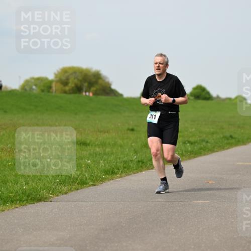 10.05.2026 - 8. Wedeler Halbmarathon Dr. Thomas Lammeyer http://msf.ph/oto/9707553 10.05.2026 11:59:31 Laufen 311 meine-sportfotos.de