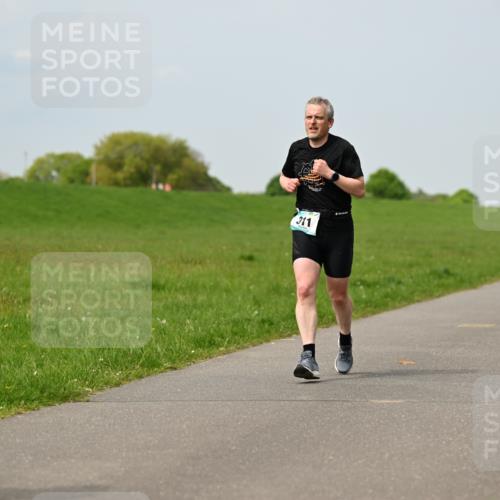 10.05.2026 - 8. Wedeler Halbmarathon Dr. Thomas Lammeyer http://msf.ph/oto/9707555 10.05.2026 11:59:31 Laufen 311 meine-sportfotos.de