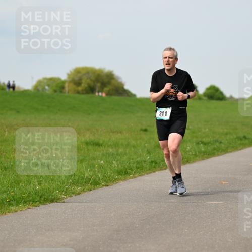 10.05.2026 - 8. Wedeler Halbmarathon Dr. Thomas Lammeyer http://msf.ph/oto/9707558 10.05.2026 11:59:31 Laufen 311 meine-sportfotos.de