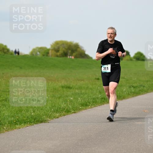 10.05.2026 - 8. Wedeler Halbmarathon Dr. Thomas Lammeyer http://msf.ph/oto/9707560 10.05.2026 11:59:31 Laufen 311 meine-sportfotos.de
