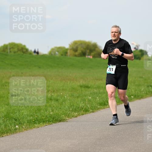 10.05.2026 - 8. Wedeler Halbmarathon Dr. Thomas Lammeyer http://msf.ph/oto/9707565 10.05.2026 11:59:31 Laufen 311 meine-sportfotos.de