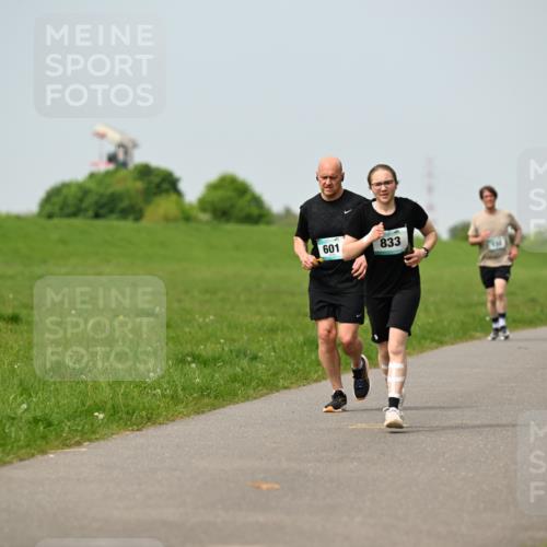 10.05.2026 - 8. Wedeler Halbmarathon Dr. Thomas Lammeyer http://msf.ph/oto/9707588 10.05.2026 11:59:38 Laufen 601, 833, 200 meine-sportfotos.de