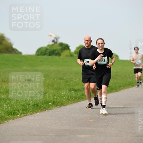 10.05.2026 - 8. Wedeler Halbmarathon Dr. Thomas Lammeyer http://msf.ph/oto/9707615 10.05.2026 11:59:39 Laufen 833 meine-sportfotos.de
