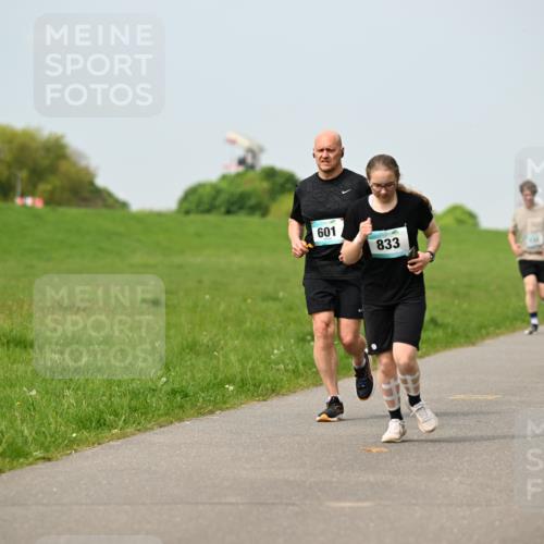 10.05.2026 - 8. Wedeler Halbmarathon Dr. Thomas Lammeyer http://msf.ph/oto/9707624 10.05.2026 11:59:40 Laufen 601, 833 meine-sportfotos.de