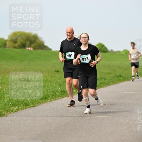 10.05.2026 - 8. Wedeler Halbmarathon Dr. Thomas Lammeyer http://msf.ph/oto/9707639 10.05.2026 11:59:41 Laufen 601, 833 meine-sportfotos.de