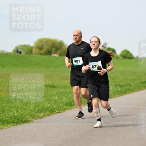 10.05.2026 - 8. Wedeler Halbmarathon Dr. Thomas Lammeyer http://msf.ph/oto/9707655 10.05.2026 11:59:42 Laufen 601, 833 meine-sportfotos.de