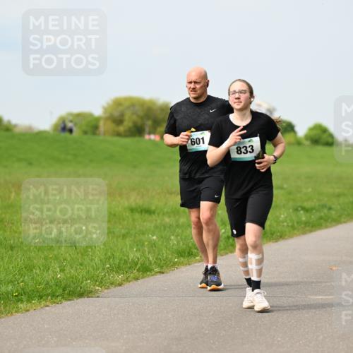 10.05.2026 - 8. Wedeler Halbmarathon Dr. Thomas Lammeyer http://msf.ph/oto/9707660 10.05.2026 11:59:42 Laufen 601, 833 meine-sportfotos.de