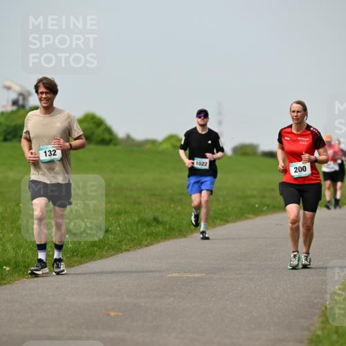 10.05.2026 - 8. Wedeler Halbmarathon Dr. Thomas Lammeyer http://msf.ph/oto/9707693 10.05.2026 11:59:46 Laufen 132, 1022, 200, 7400 meine-sportfotos.de