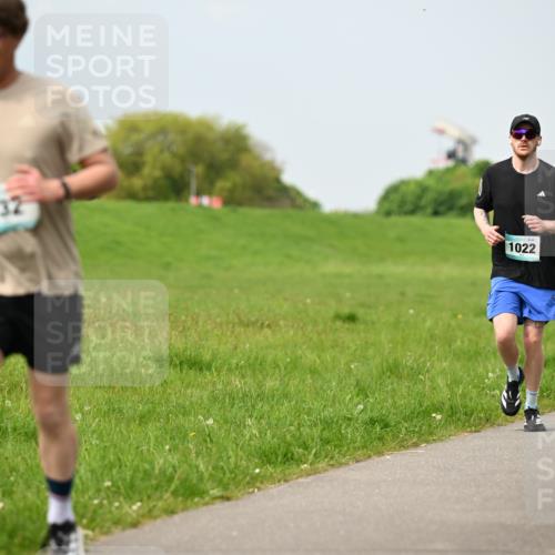 10.05.2026 - 8. Wedeler Halbmarathon Dr. Thomas Lammeyer http://msf.ph/oto/9707732 10.05.2026 11:59:50 Laufen 132, 1022 meine-sportfotos.de