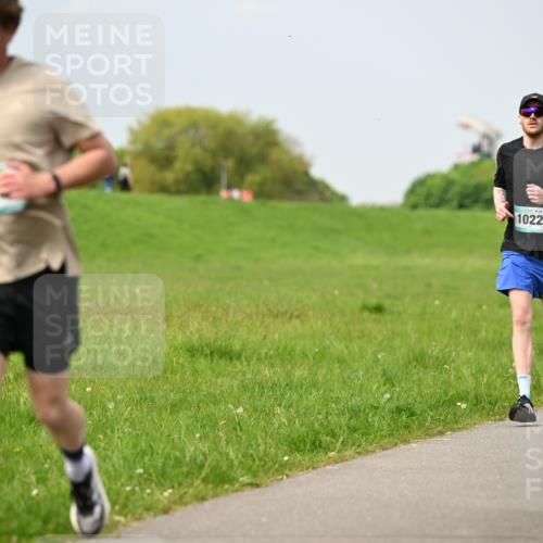 10.05.2026 - 8. Wedeler Halbmarathon Dr. Thomas Lammeyer http://msf.ph/oto/9707735 10.05.2026 11:59:50 Laufen 1022 meine-sportfotos.de