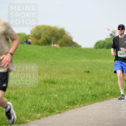 10.05.2026 - 8. Wedeler Halbmarathon Dr. Thomas Lammeyer http://msf.ph/oto/9707737 10.05.2026 11:59:50 Laufen 132, 1022 meine-sportfotos.de