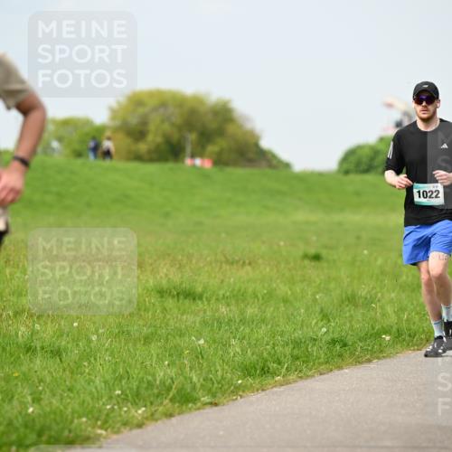 10.05.2026 - 8. Wedeler Halbmarathon Dr. Thomas Lammeyer http://msf.ph/oto/9707740 10.05.2026 11:59:50 Laufen 132, 1022 meine-sportfotos.de