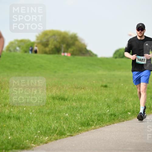 10.05.2026 - 8. Wedeler Halbmarathon Dr. Thomas Lammeyer http://msf.ph/oto/9707742 10.05.2026 11:59:50 Laufen 132, 1022 meine-sportfotos.de
