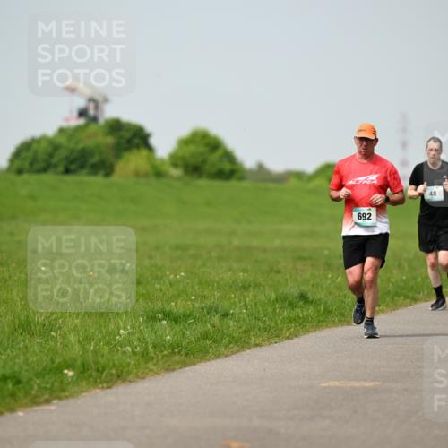 10.05.2026 - 8. Wedeler Halbmarathon Dr. Thomas Lammeyer http://msf.ph/oto/9707751 10.05.2026 11:59:55 Laufen 692 meine-sportfotos.de