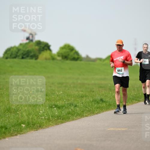 10.05.2026 - 8. Wedeler Halbmarathon Dr. Thomas Lammeyer http://msf.ph/oto/9707753 10.05.2026 11:59:55 Laufen 692 meine-sportfotos.de