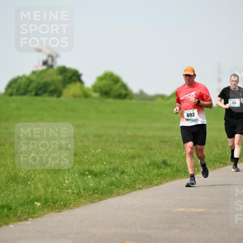 10.05.2026 - 8. Wedeler Halbmarathon Dr. Thomas Lammeyer http://msf.ph/oto/9707756 10.05.2026 11:59:55 Laufen 692 meine-sportfotos.de