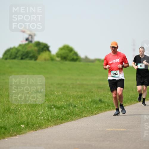 10.05.2026 - 8. Wedeler Halbmarathon Dr. Thomas Lammeyer http://msf.ph/oto/9707758 10.05.2026 11:59:55 Laufen 692 meine-sportfotos.de