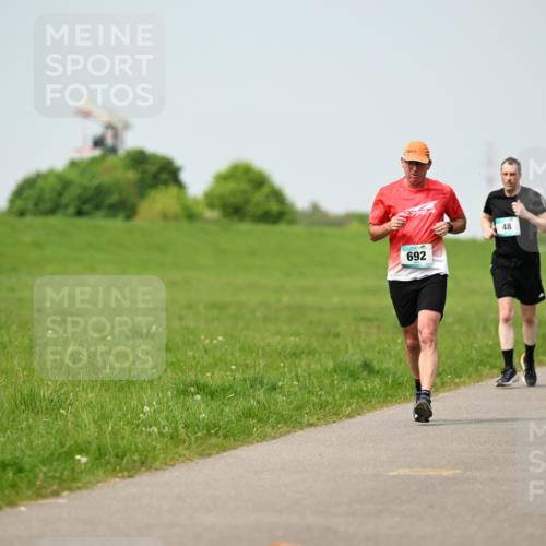 10.05.2026 - 8. Wedeler Halbmarathon Dr. Thomas Lammeyer http://msf.ph/oto/9707761 10.05.2026 11:59:55 Laufen 692 meine-sportfotos.de
