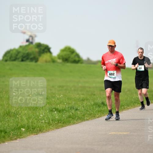 10.05.2026 - 8. Wedeler Halbmarathon Dr. Thomas Lammeyer http://msf.ph/oto/9707766 10.05.2026 11:59:56 Laufen 692 meine-sportfotos.de