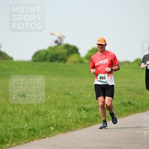 10.05.2026 - 8. Wedeler Halbmarathon Dr. Thomas Lammeyer http://msf.ph/oto/9707797 10.05.2026 11:59:57 Laufen 692 meine-sportfotos.de