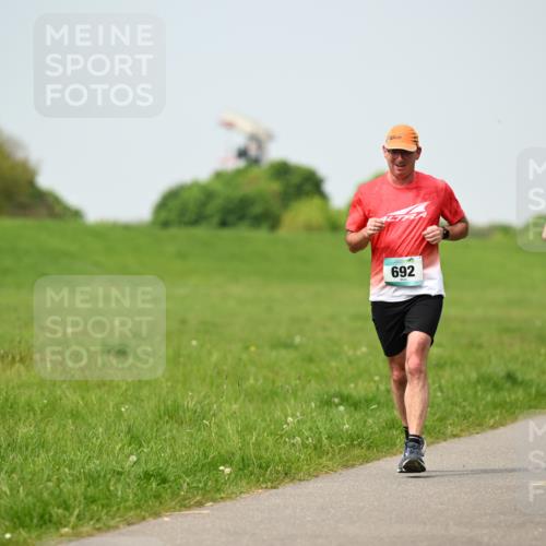 10.05.2026 - 8. Wedeler Halbmarathon Dr. Thomas Lammeyer http://msf.ph/oto/9707799 10.05.2026 11:59:57 Laufen 692 meine-sportfotos.de