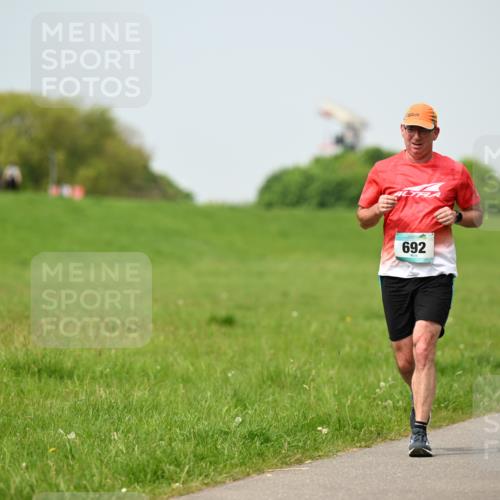 10.05.2026 - 8. Wedeler Halbmarathon Dr. Thomas Lammeyer http://msf.ph/oto/9707809 10.05.2026 11:59:58 Laufen 692 meine-sportfotos.de