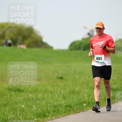 10.05.2026 - 8. Wedeler Halbmarathon Dr. Thomas Lammeyer http://msf.ph/oto/9707812 10.05.2026 11:59:59 Laufen 692 meine-sportfotos.de