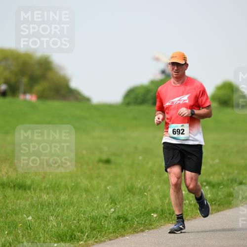 10.05.2026 - 8. Wedeler Halbmarathon Dr. Thomas Lammeyer http://msf.ph/oto/9707817 10.05.2026 11:59:59 Laufen 692 meine-sportfotos.de