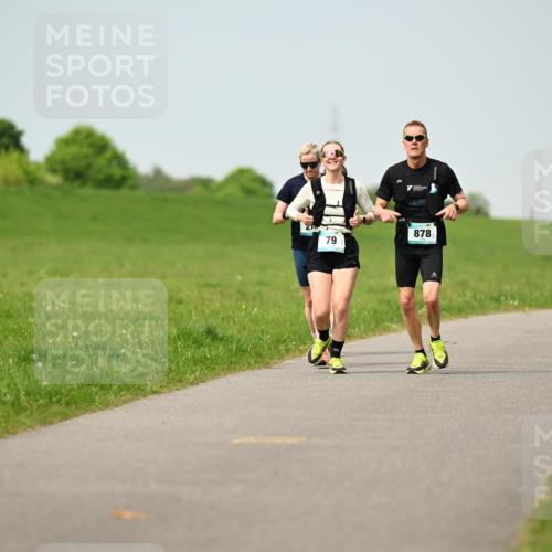 10.05.2026 - 8. Wedeler Halbmarathon Dr. Thomas Lammeyer http://msf.ph/oto/9707880 10.05.2026 12:00:11 Laufen 878 meine-sportfotos.de