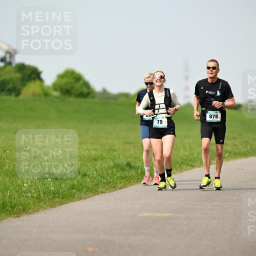 10.05.2026 - 8. Wedeler Halbmarathon Dr. Thomas Lammeyer http://msf.ph/oto/9707889 10.05.2026 12:00:12 Laufen 878 meine-sportfotos.de