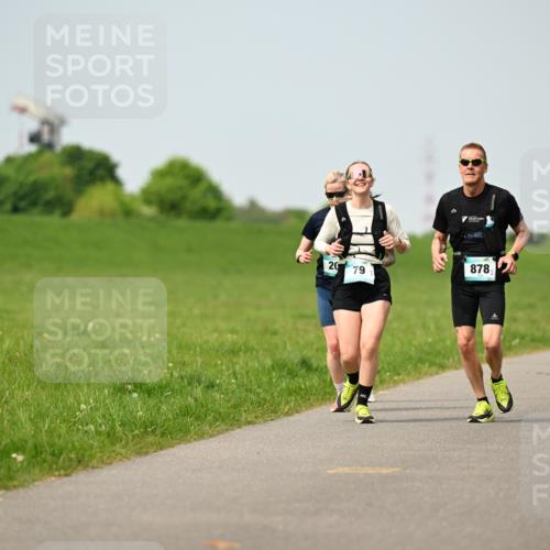 10.05.2026 - 8. Wedeler Halbmarathon Dr. Thomas Lammeyer http://msf.ph/oto/9707896 10.05.2026 12:00:12 Laufen 878 meine-sportfotos.de