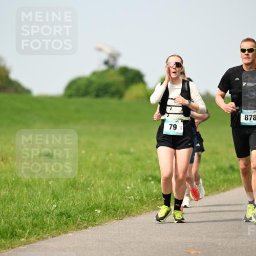 10.05.2026 - 8. Wedeler Halbmarathon Dr. Thomas Lammeyer http://msf.ph/oto/9707949 10.05.2026 12:00:15 Laufen 878 meine-sportfotos.de