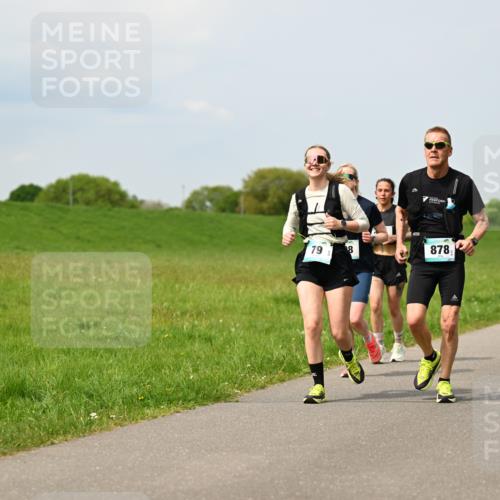10.05.2026 - 8. Wedeler Halbmarathon Dr. Thomas Lammeyer http://msf.ph/oto/9707988 10.05.2026 12:00:18 Laufen 878 meine-sportfotos.de