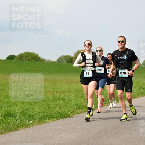 10.05.2026 - 8. Wedeler Halbmarathon Dr. Thomas Lammeyer http://msf.ph/oto/9707993 10.05.2026 12:00:18 Laufen 208, 878 meine-sportfotos.de