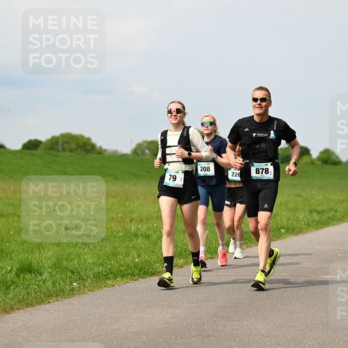 10.05.2026 - 8. Wedeler Halbmarathon Dr. Thomas Lammeyer http://msf.ph/oto/9707996 10.05.2026 12:00:18 Laufen 208, 226, 878 meine-sportfotos.de