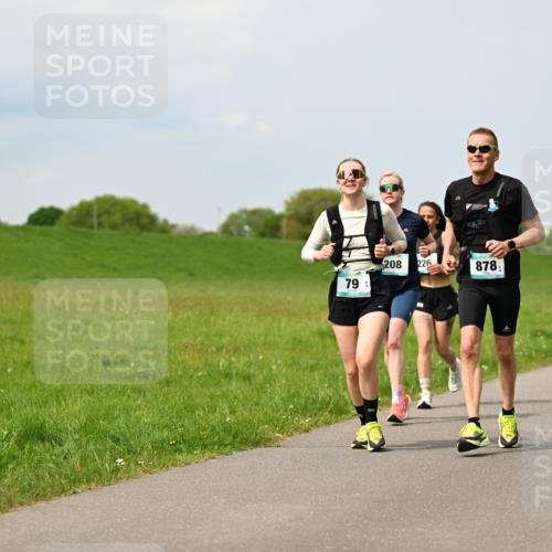 10.05.2026 - 8. Wedeler Halbmarathon Dr. Thomas Lammeyer http://msf.ph/oto/9708001 10.05.2026 12:00:18 Laufen 208, 226, 878 meine-sportfotos.de