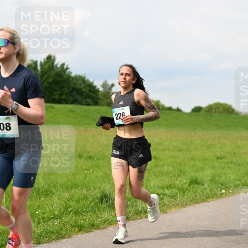 10.05.2026 - 8. Wedeler Halbmarathon Dr. Thomas Lammeyer http://msf.ph/oto/9708037 10.05.2026 12:00:22 Laufen 208, 226 meine-sportfotos.de