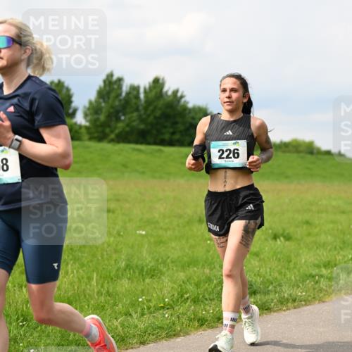 10.05.2026 - 8. Wedeler Halbmarathon Dr. Thomas Lammeyer http://msf.ph/oto/9708043 10.05.2026 12:00:22 Laufen 208, 226 meine-sportfotos.de