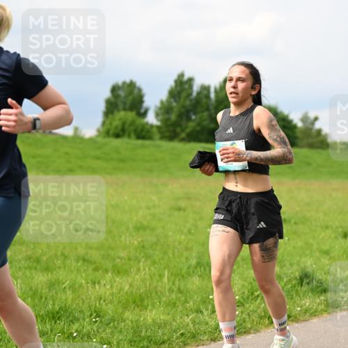 10.05.2026 - 8. Wedeler Halbmarathon Dr. Thomas Lammeyer http://msf.ph/oto/9708045 10.05.2026 12:00:22 Laufen 208 meine-sportfotos.de