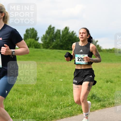 10.05.2026 - 8. Wedeler Halbmarathon Dr. Thomas Lammeyer http://msf.ph/oto/9708047 10.05.2026 12:00:22 Laufen 226, 208 meine-sportfotos.de