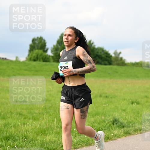 10.05.2026 - 8. Wedeler Halbmarathon Dr. Thomas Lammeyer http://msf.ph/oto/9708050 10.05.2026 12:00:22 Laufen  meine-sportfotos.de
