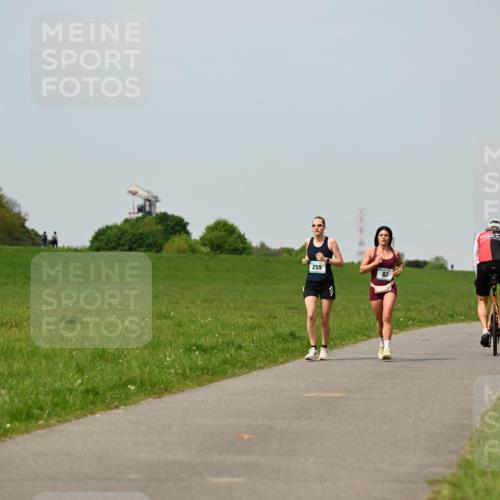 10.05.2026 - 8. Wedeler Halbmarathon Dr. Thomas Lammeyer http://msf.ph/oto/9708053 10.05.2026 12:00:26 Laufen 255 meine-sportfotos.de