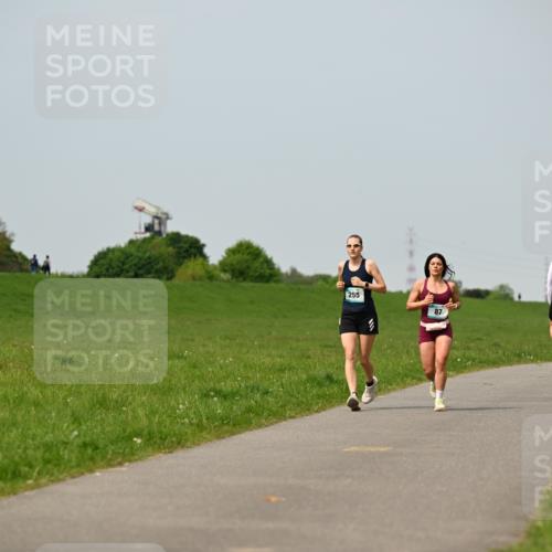 10.05.2026 - 8. Wedeler Halbmarathon Dr. Thomas Lammeyer http://msf.ph/oto/9708055 10.05.2026 12:00:26 Laufen 255 meine-sportfotos.de
