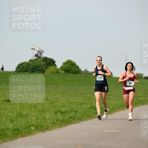 10.05.2026 - 8. Wedeler Halbmarathon Dr. Thomas Lammeyer http://msf.ph/oto/9708065 10.05.2026 12:00:26 Laufen 255 meine-sportfotos.de